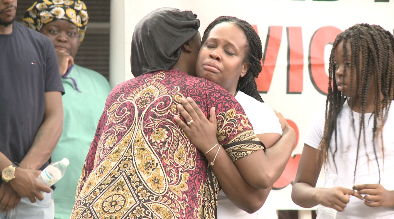Norfolk neighbors take a stand against gun violence after 15-year-old boy killed - Vimarsana News